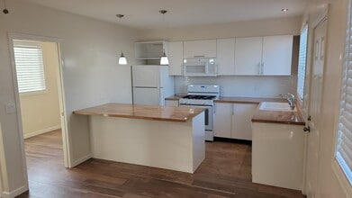 5334 Cedar Ave, Unit 5328 in Long Beach, CA - Foto de edificio - Building Photo