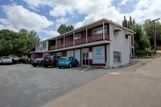 2455-2459 Alpine Blvd in Alpine, CA - Foto de edificio - Building Photo