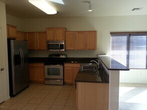36169 N Mirandesa Dr in San Tan Valley, AZ - Foto de edificio - Building Photo