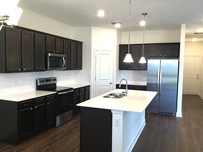 1016 Walden Pond Dr in Plant City, FL - Building Photo - Building Photo