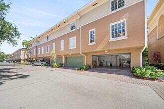 2861 NE 185th St in Miami, FL - Building Photo - Building Photo
