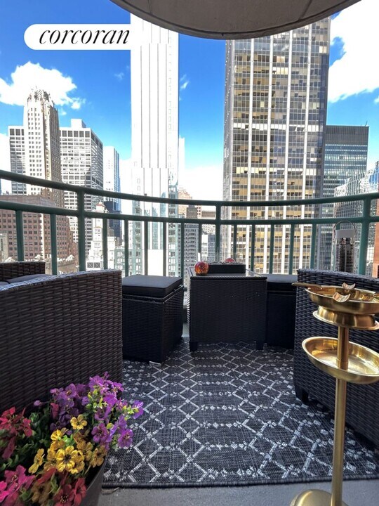 145 E 48th St in New York, NY - Building Photo