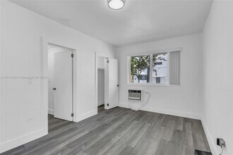 7619 Abbott Ave-Unit -5 in Miami Beach, FL - Building Photo - Building Photo