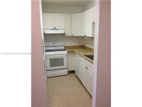 13714 SW 90th Ave in Miami, FL - Building Photo - Building Photo