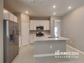 745 Honeyrock St in Debary, FL - Foto de edificio - Building Photo