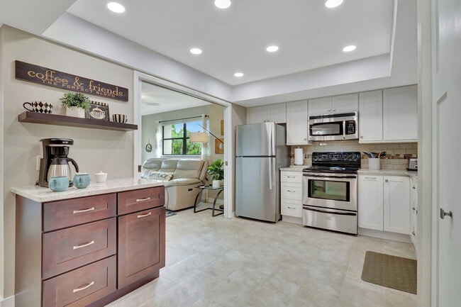 16436 Timberlakes Dr in Ft. Myers, FL - Building Photo - Building Photo