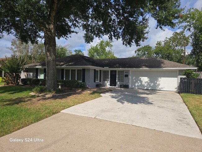 4862 Creekbend Dr in Houston, TX - Building Photo - Building Photo
