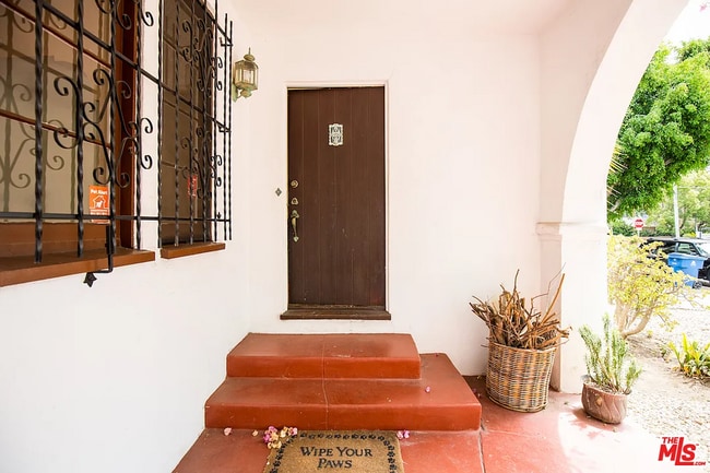 806 N Sweetzer Ave in Los Angeles, CA - Building Photo - Building Photo