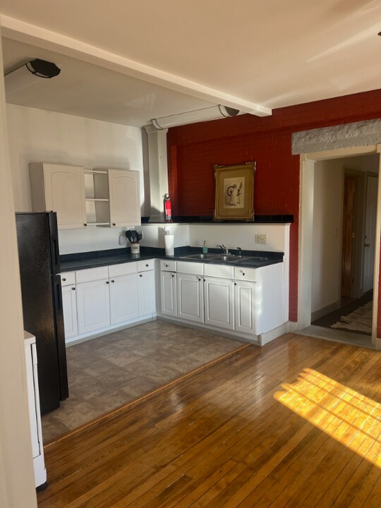 28 Bates St in Lewiston, ME - Building Photo
