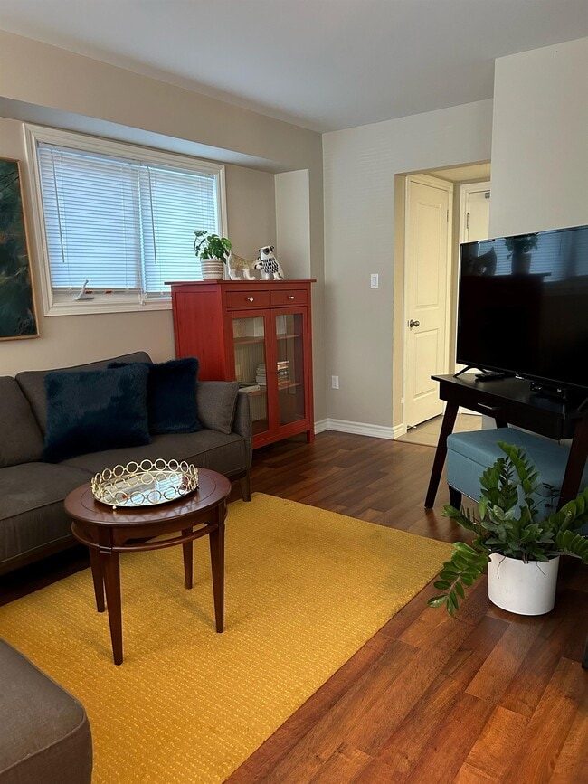 1418 Simcoe St S in Oshawa, ON - Building Photo - Building Photo