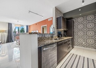 550 Okeechobee Blvd in West Palm Beach, FL - Building Photo - Building Photo