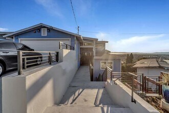 3074 Malcolm Ave in Oakland, CA - Building Photo - Building Photo