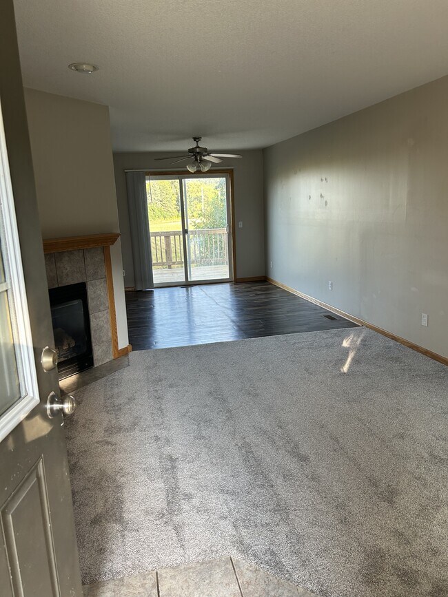 1035 Petra Ct SW in Pine Island, MN - Building Photo - Building Photo