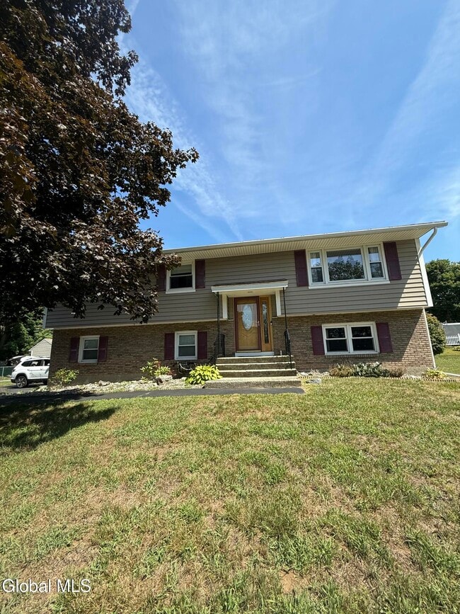 10 Tower Heights in Albany, NY - Building Photo - Building Photo