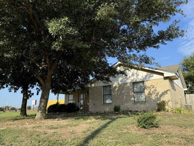 102 Wendler Ln in Troy, TX - Building Photo - Building Photo