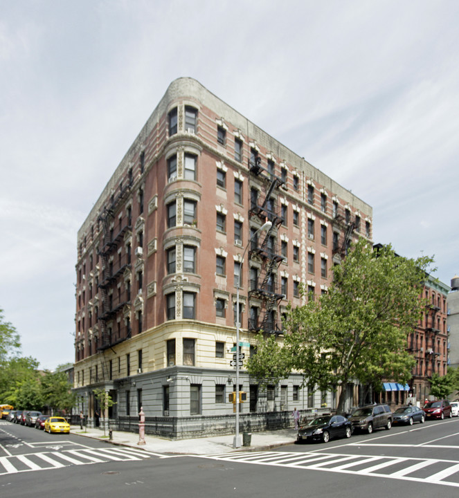 Clifton in New York, NY - Building Photo