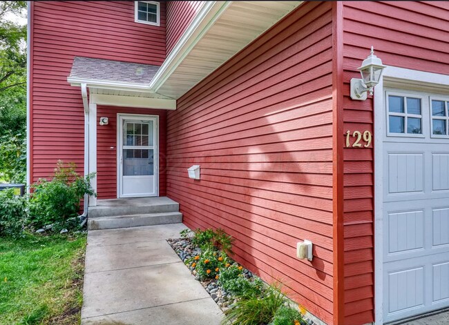 129 16th St S, Unit 1 in Fargo, ND - Foto de edificio - Building Photo