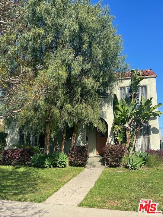 1282 S Highland Ave in Los Angeles, CA - Building Photo