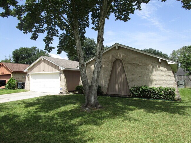 property at 11226 Beauvoir Dr