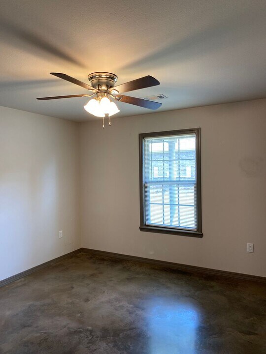 32 W Center St in Dover, AR - Building Photo