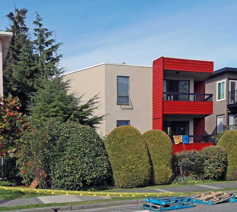 1665 W 11th Ave in Vancouver, BC - Building Photo