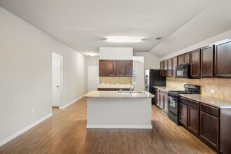 221 Alpha in Kyle, TX - Building Photo - Building Photo