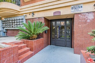 700 S Ardmore Ave-Unit -303 in Los Angeles, CA - Building Photo - Building Photo