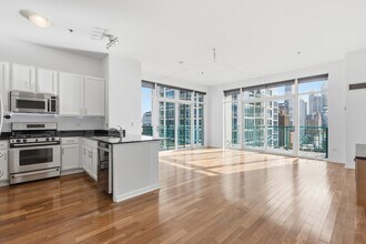 340 W Superior St, Unit 1601 in Chicago, IL - Building Photo - Building Photo