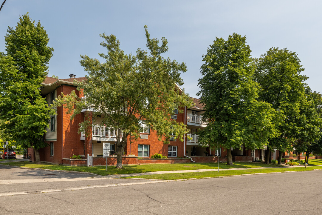 1099 Cadboro Rd in Ottawa, ON - Building Photo