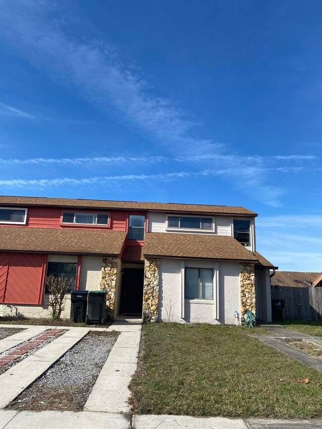 property at 2738 Hunt Club Ln