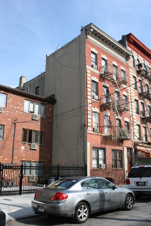 2427 Hoffman St in Bronx, NY - Foto de edificio