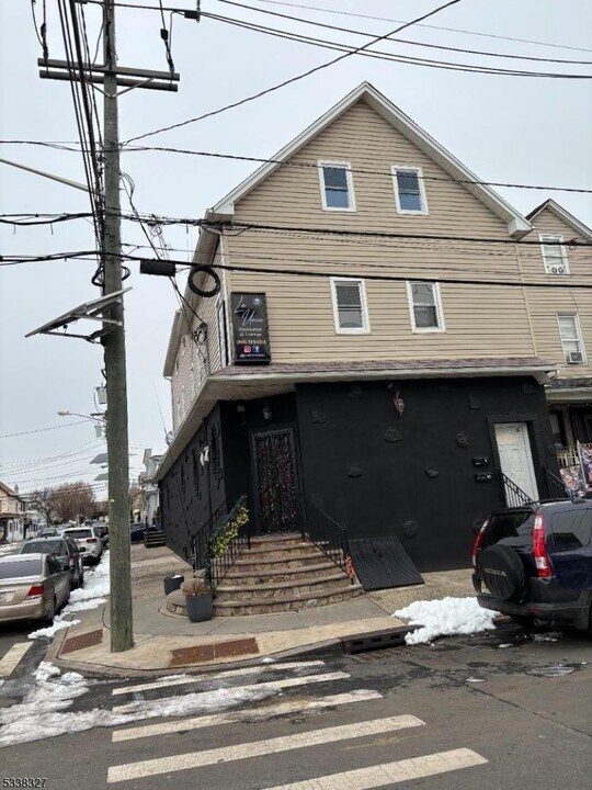73 Florida St in Elizabeth, NJ - Building Photo