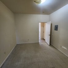 651 S 13th St, Unit 1 in Newark, NJ - Foto de edificio - Building Photo