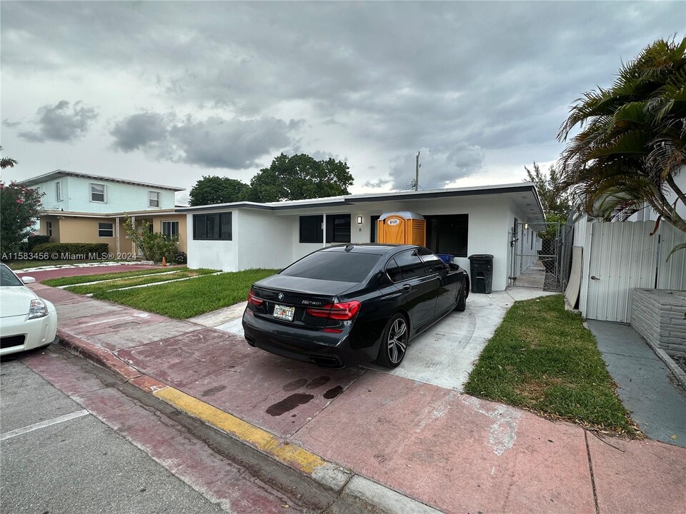 911 79th Ter, Unit C in Miami Beach, FL - Building Photo