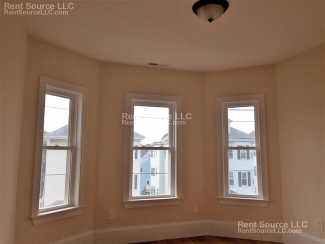 24 Willard Ave, Unit 3 in Medford, MA - Building Photo - Building Photo