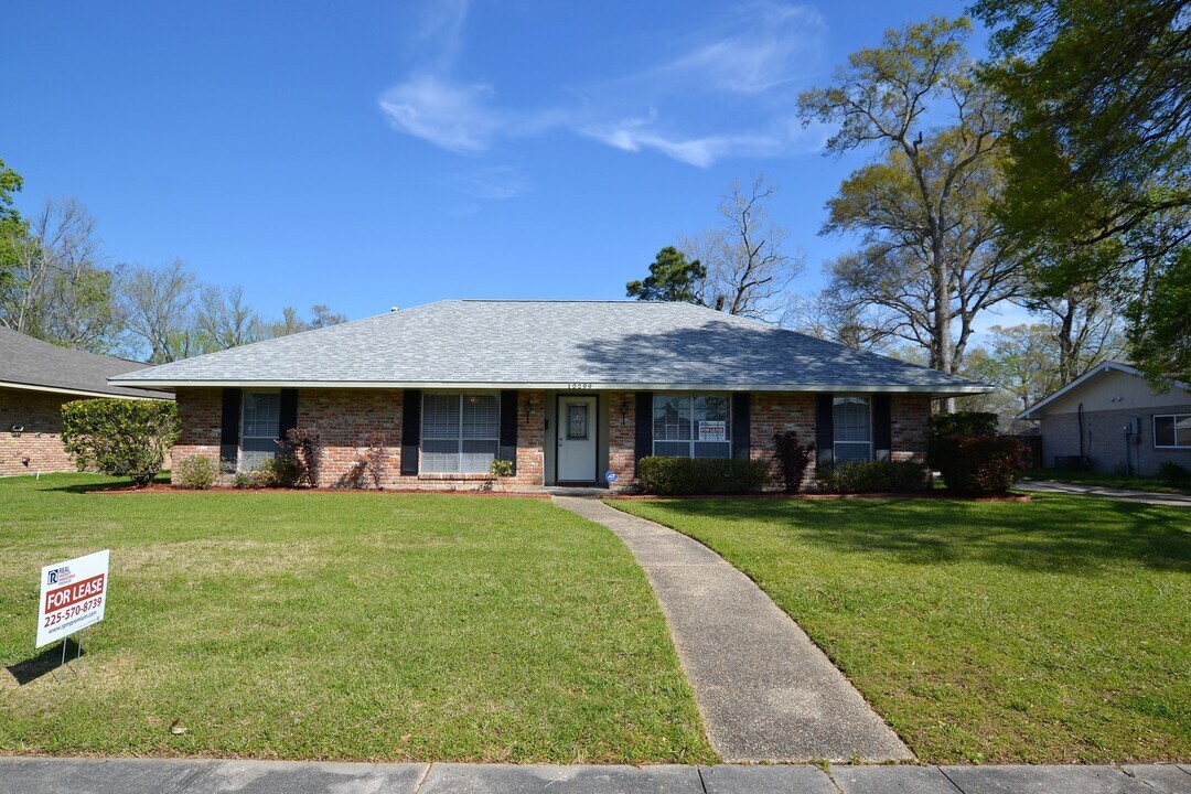 12299 Sherbrook Dr in Baton Rouge, LA - Building Photo