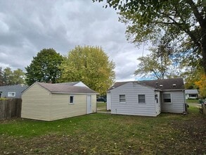 584 Glenwood Ave in Ypsilanti, MI - Building Photo - Building Photo