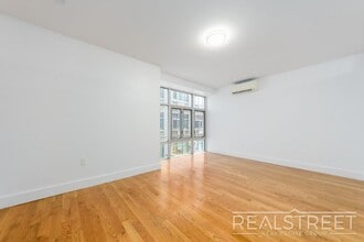 LUXURY LOFT in Queens! in Queens, NY - Building Photo - Building Photo