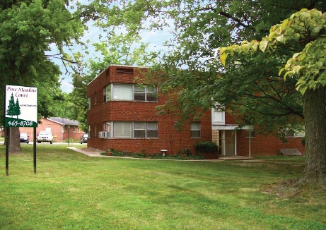 Pine Meadow Court Apartments in Alton, IL - Building Photo - Building Photo