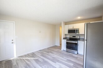 616 Rockcreek Rd-Unit -A in Charlottesville, VA - Building Photo - Building Photo