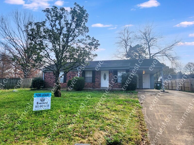 2505 Hillcrest Cir in Horn Lake, MS - Foto de edificio