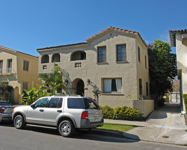 351 N Curson Ave in Los Angeles, CA - Building Photo - Building Photo