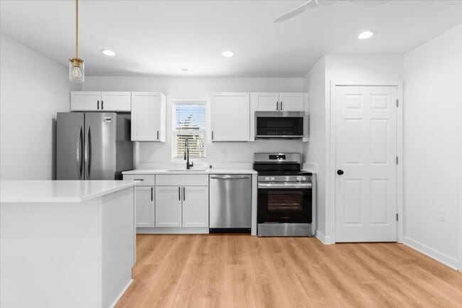 1440 Lakepointe St in Grosse Pointe Park, MI - Building Photo - Building Photo