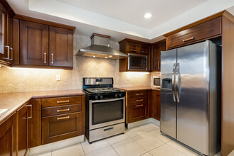 1417 S Westgate Ave, Unit 203 in Los Angeles, CA - Foto de edificio - Building Photo