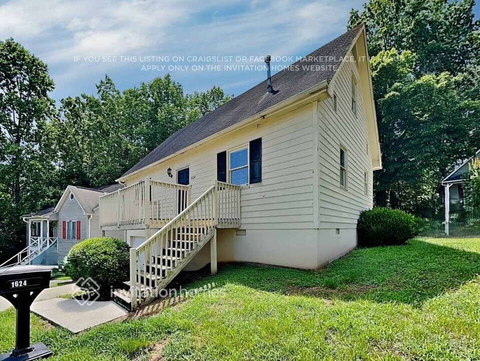 1624 Cranberry Hill Ln in Winston-Salem, NC - Foto de edificio