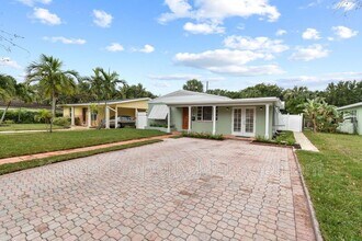 214 Seville Rd in West Palm Beach, FL - Building Photo - Building Photo