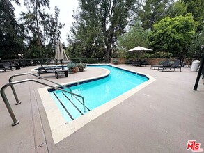 13331 Moorpark St in Los Angeles, CA - Building Photo - Building Photo