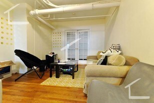 33 Winslow Rd, Unit B in Brookline, MA - Building Photo