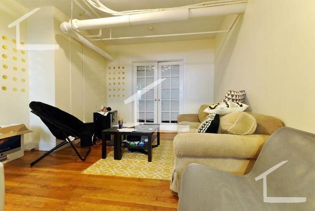 33 Winslow Rd, Unit B in Brookline, MA - Building Photo