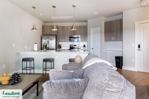 10800 Colonial Gtwy Dr, Unit 2-121 in Ft. Myers, FL - Building Photo